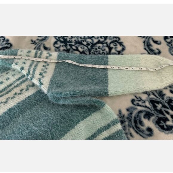 Women's Warm Knitted Sweater in Pastel Colors Handmade - Picture 9 of 11